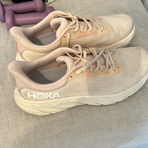 HOKA Arahi 7 tennis shoes (sz 11B)